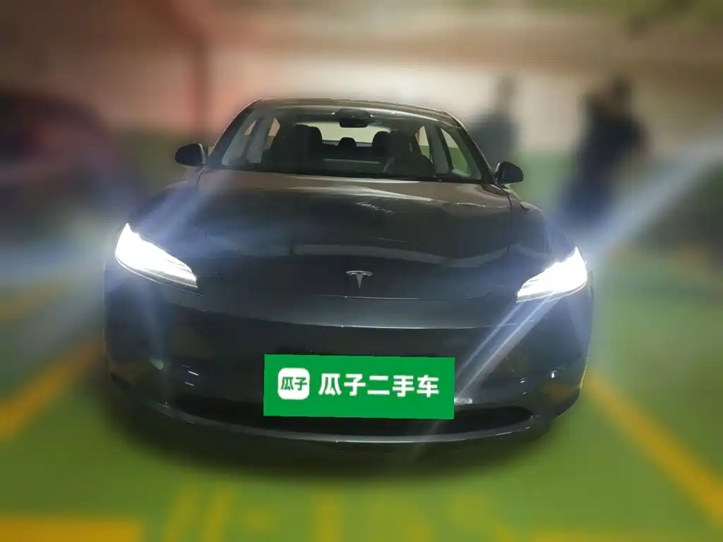 Tesla Model 3 — миниатюра 3