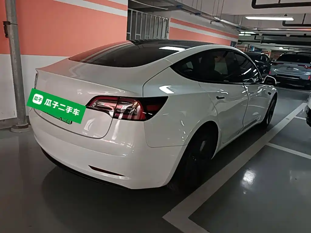 Tesla Model 3 — миниатюра 7