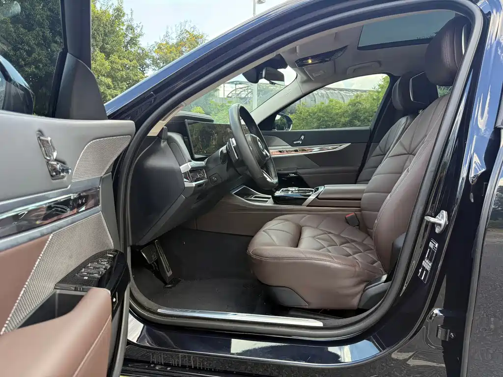 BMW 7 Series — миниатюра 5