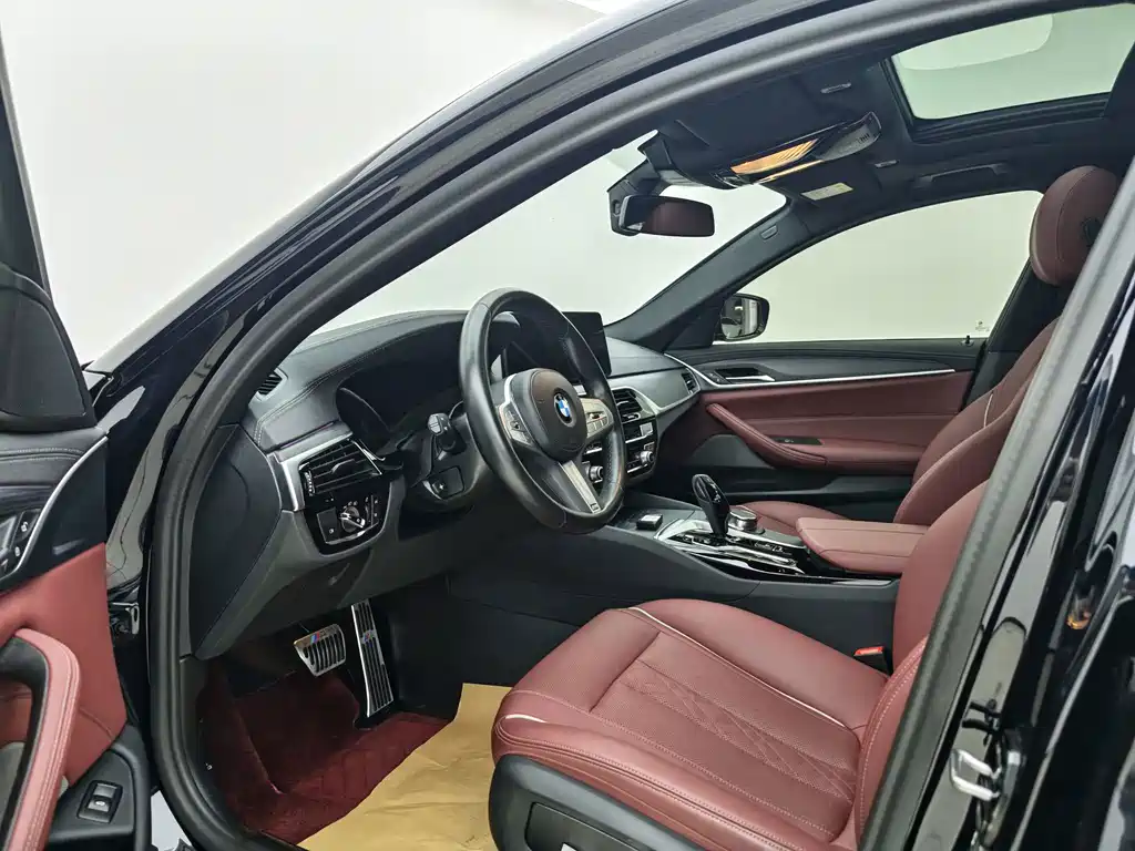 BMW 5 Series — миниатюра 6