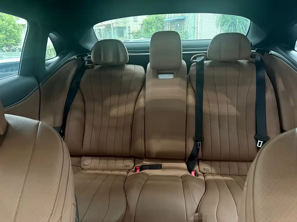 Mercedes-Benz E-Class — миниатюра 7