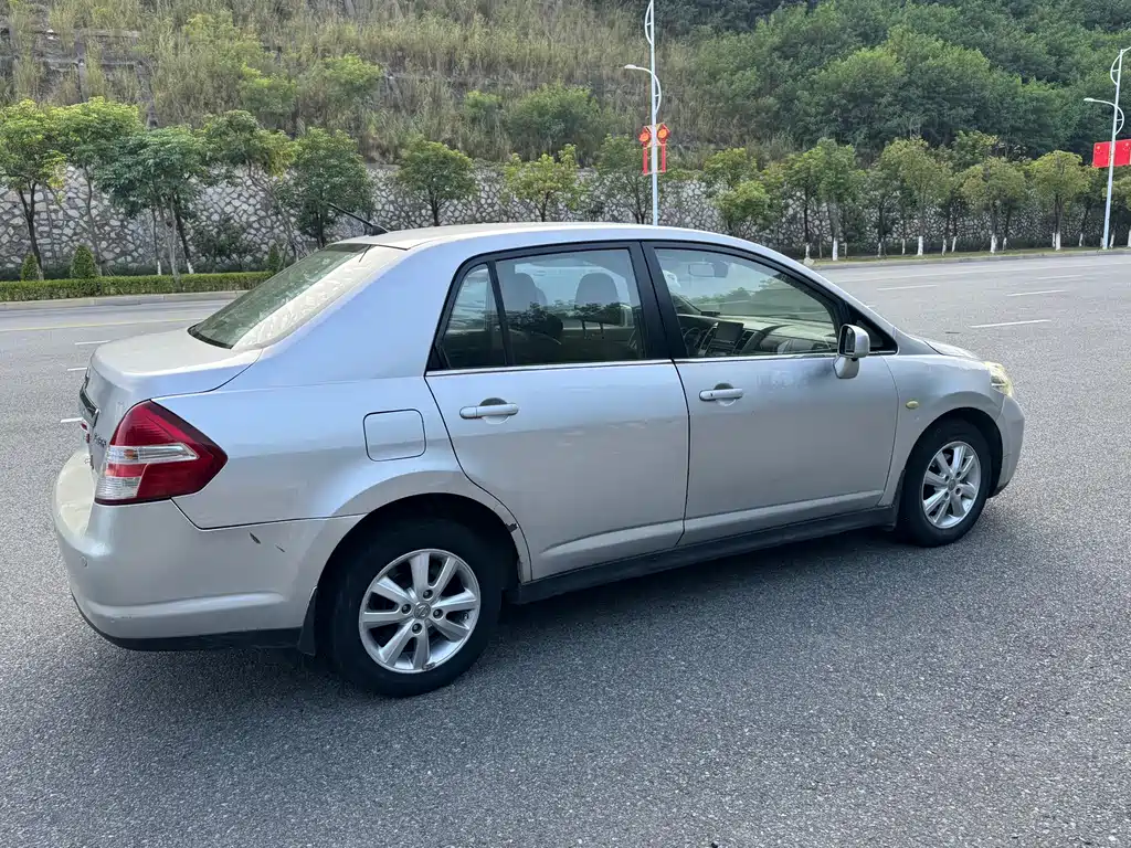 Nissan Tiida — миниатюра 9