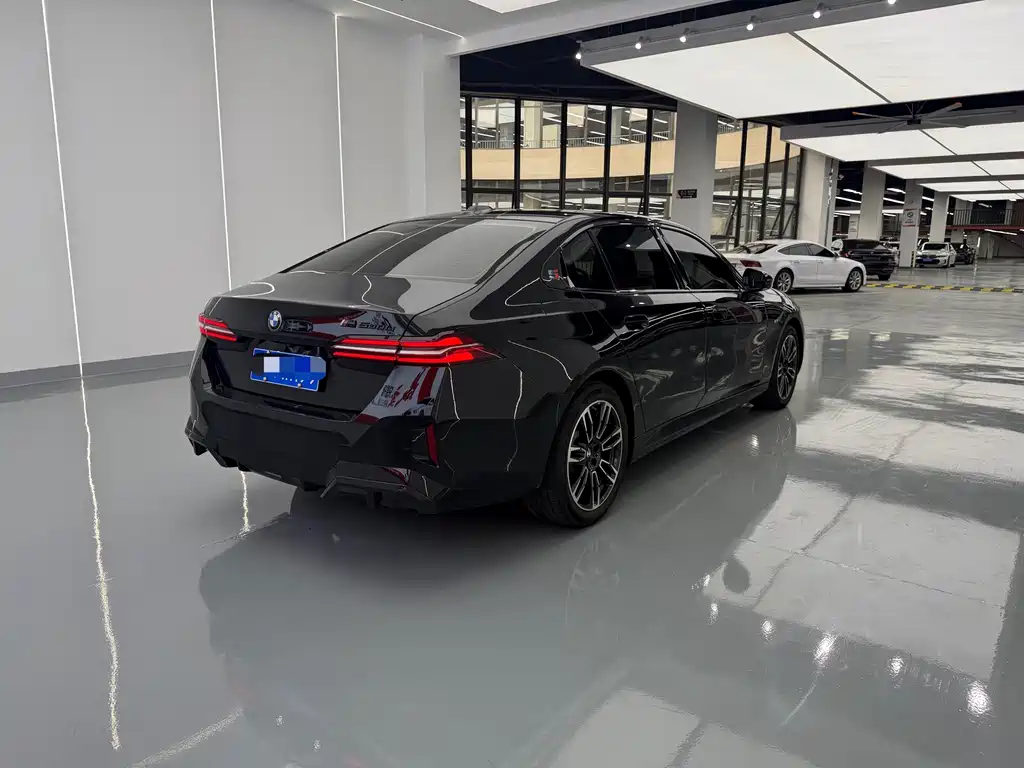 BMW 5 Series — миниатюра 15