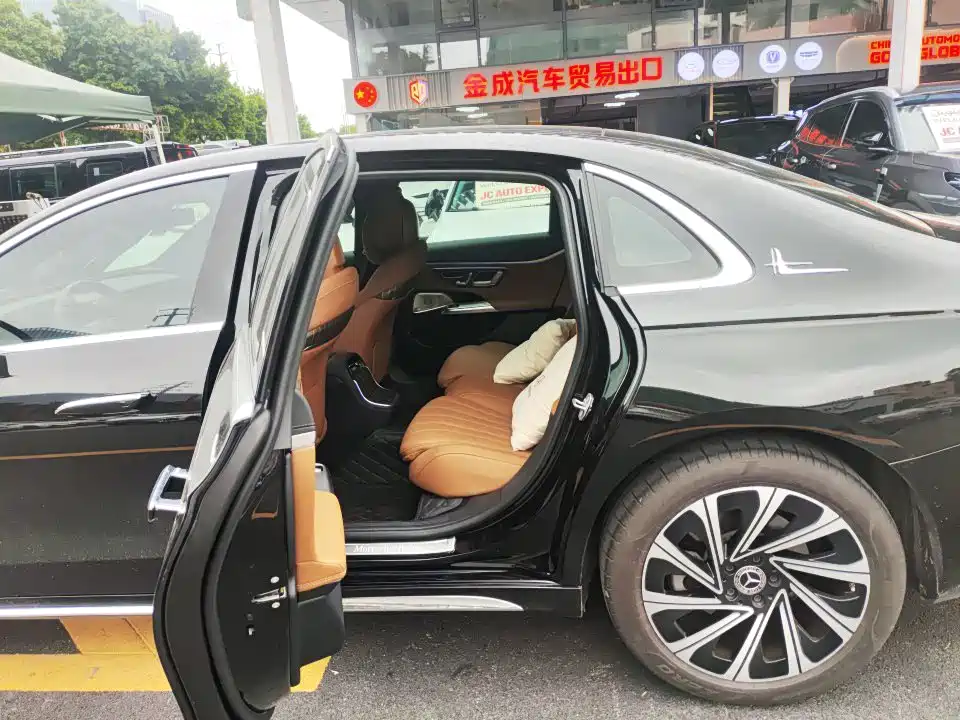 Mercedes-Benz E-Class — миниатюра 6