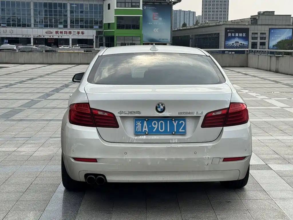 BMW 5 Series — миниатюра 4