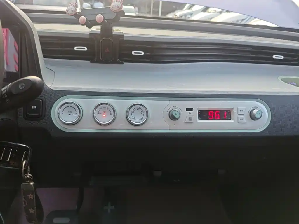 Wuling MINIEV — миниатюра 13