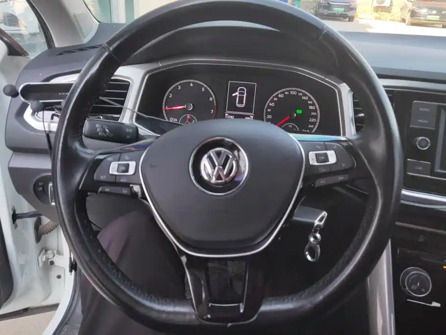 Volkswagen T-Roc — миниатюра 14