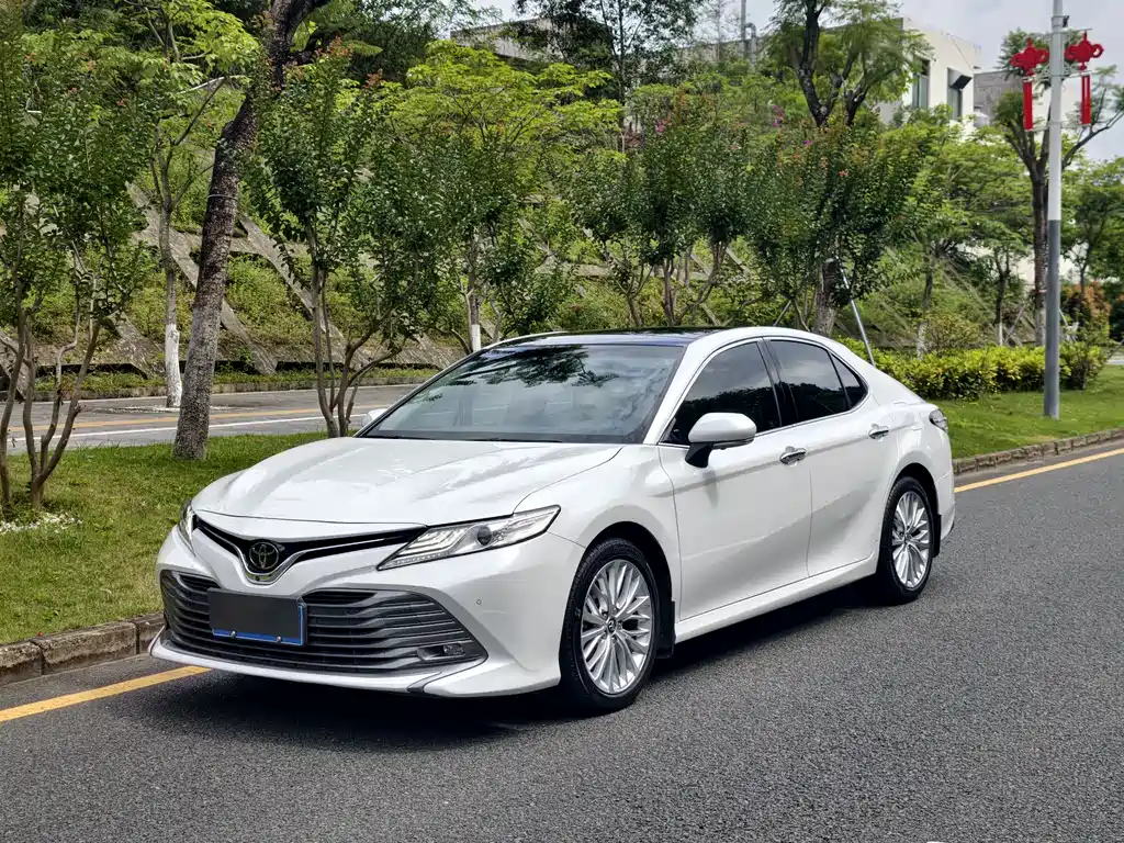 Купить Toyota Camry