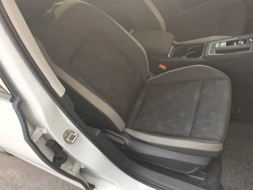 Volkswagen Golf — миниатюра 25