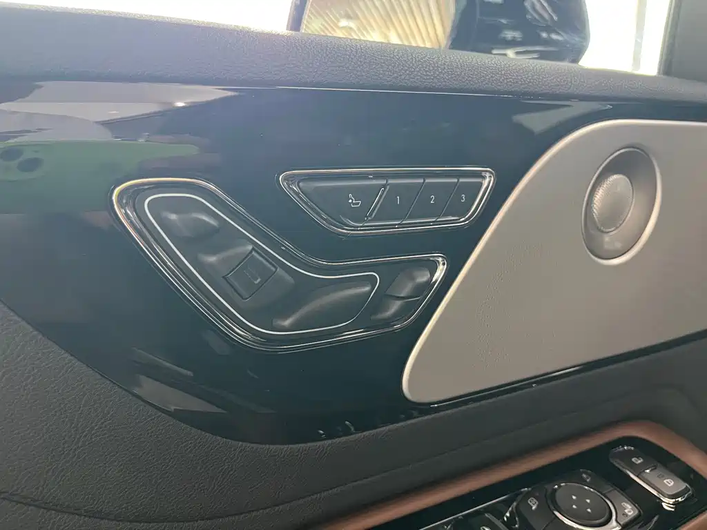 Lincoln Aviator — миниатюра 11