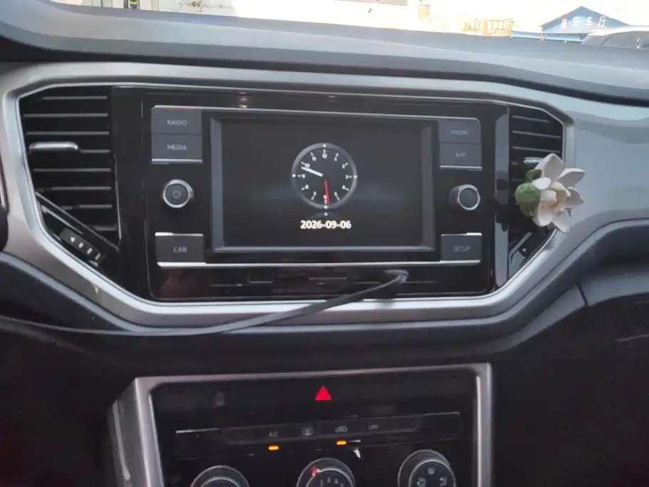 Volkswagen T-Roc — миниатюра 12