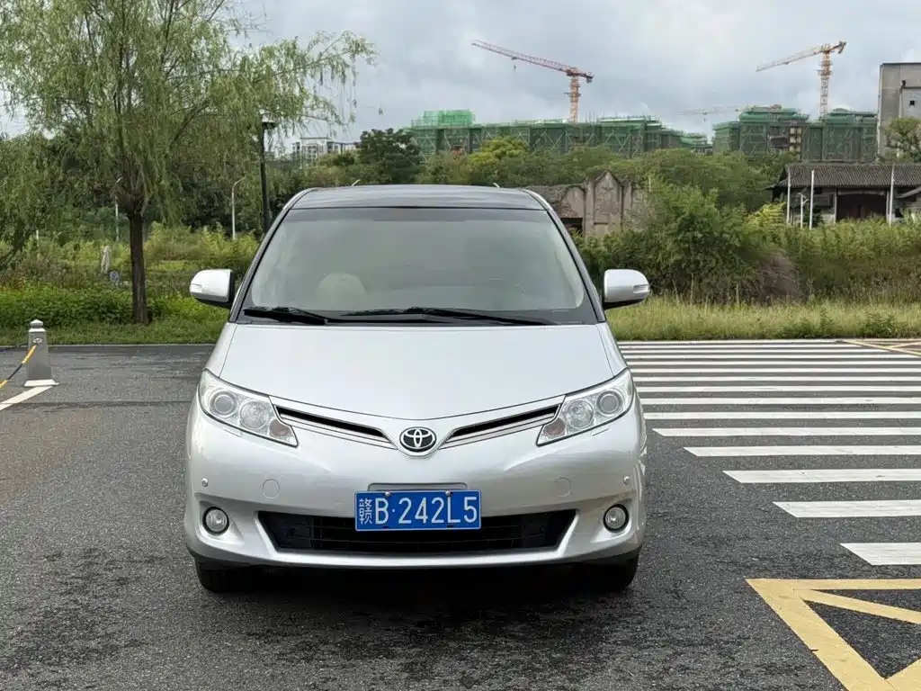 Toyota Previa — миниатюра 2