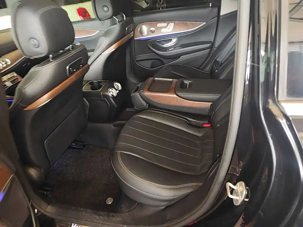 Mercedes-Benz E-Class — миниатюра 17