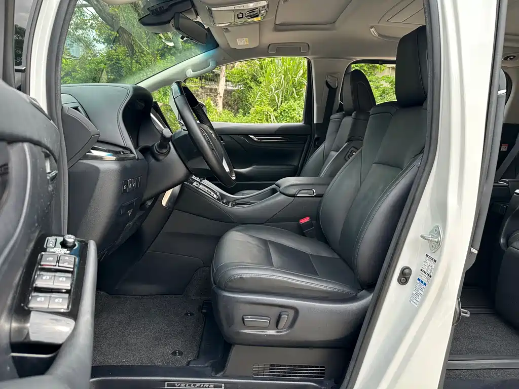 Toyota Vellfire 2020 2.5L HV Luxury