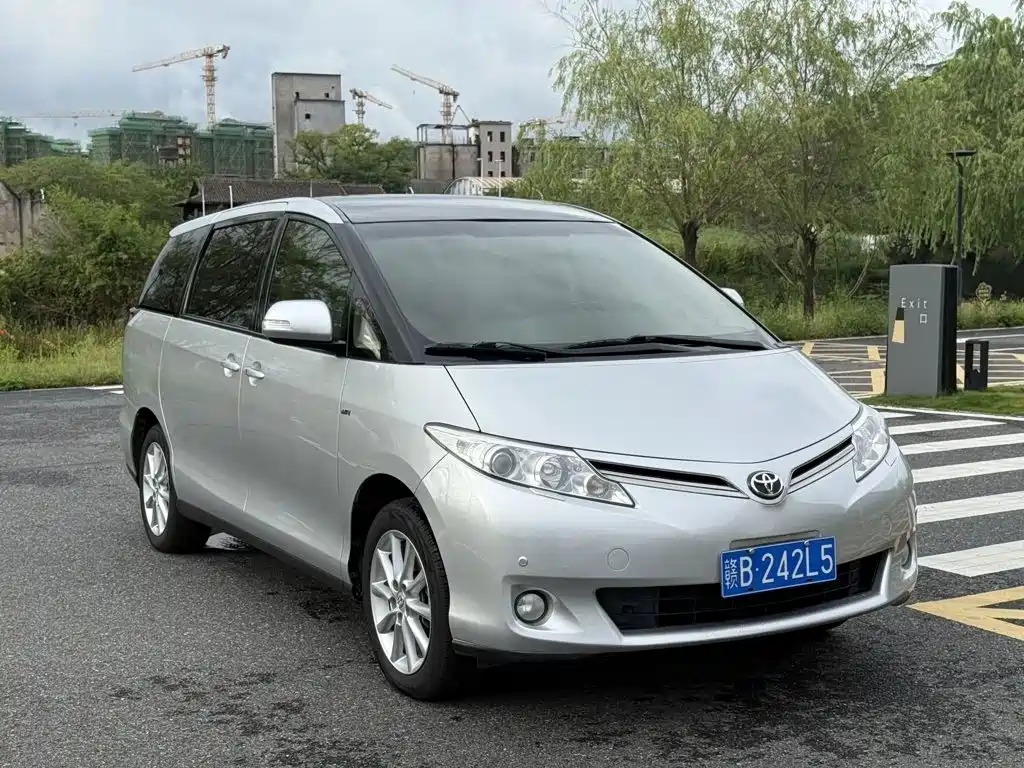 Toyota Previa — миниатюра 3