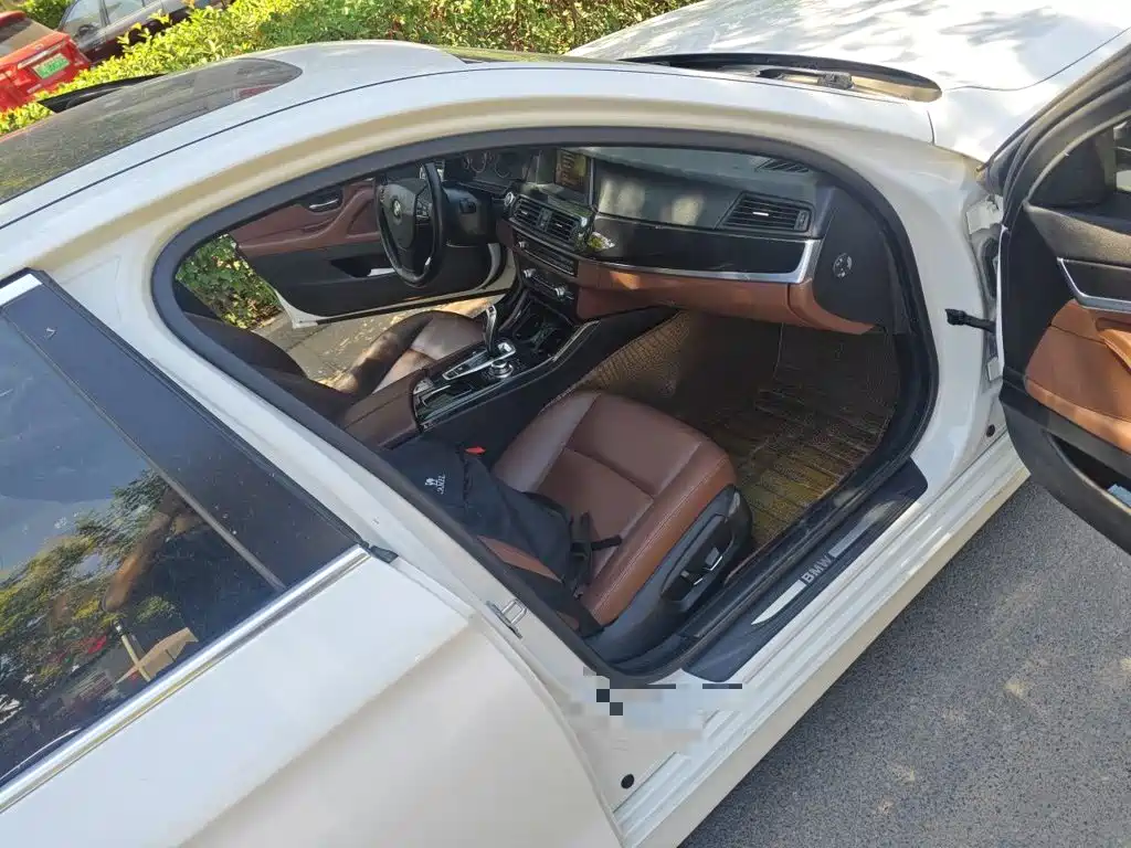 BMW 5 Series — миниатюра 18