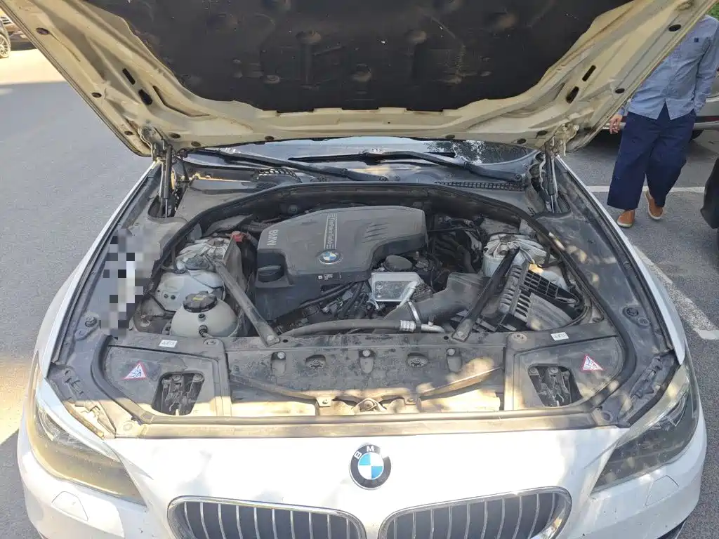 BMW 5 Series — миниатюра 11