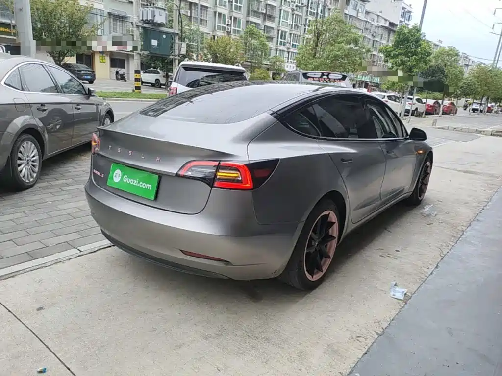 Tesla Model 3 — миниатюра 7