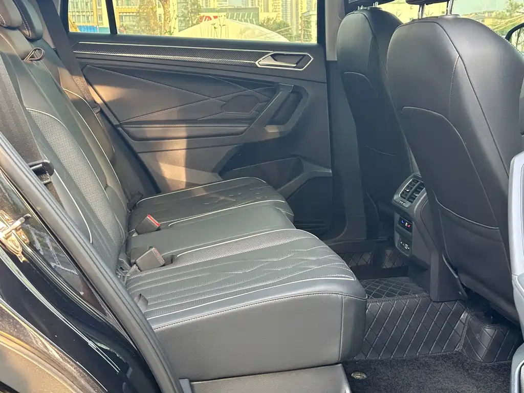 Volkswagen Tiguan L — миниатюра 8