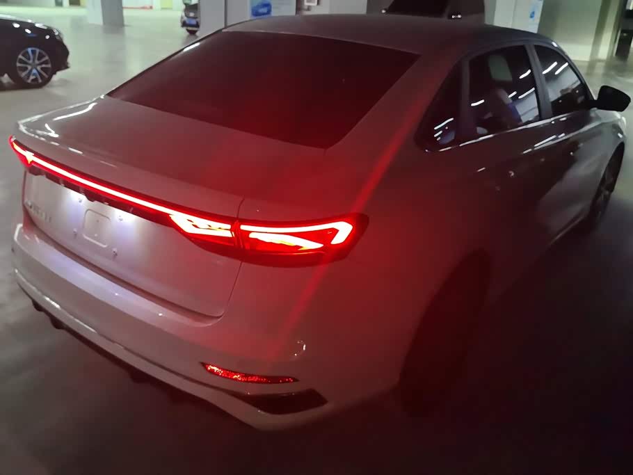 Geely Emgrand 1.5 л 2022 г. Белый, пробег 34900 км