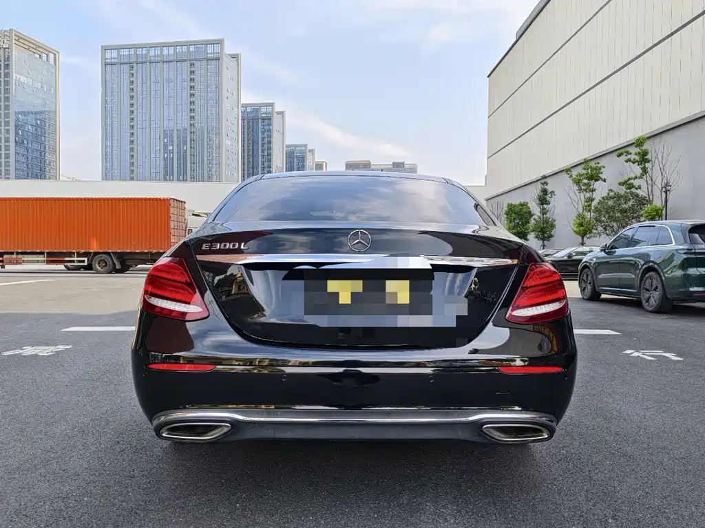 Mercedes-Benz E-Class — миниатюра 5