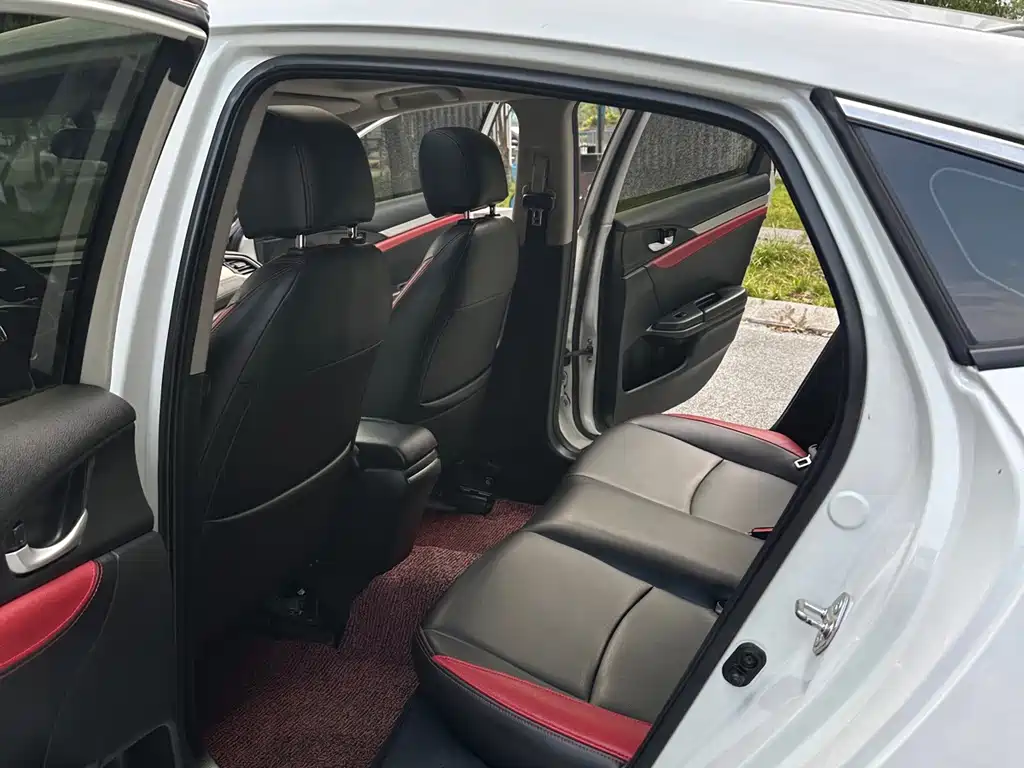 Honda Civic — миниатюра 10