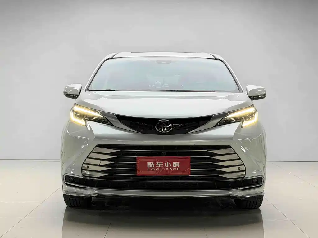 Toyota Sienna — миниатюра 2