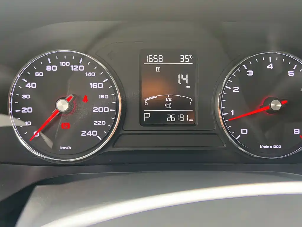 Roewe i6 Classic — миниатюра 3