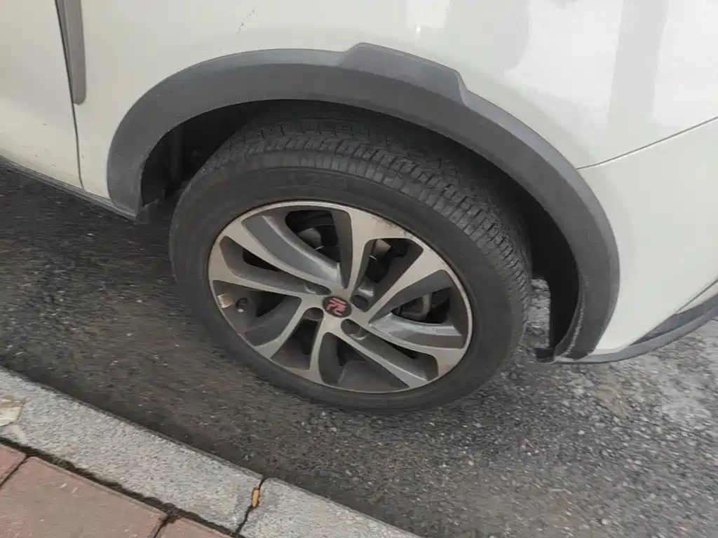 BYD Yuan — миниатюра 12