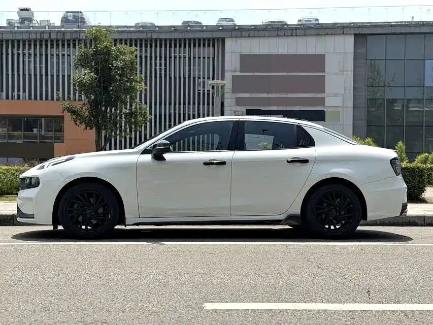 Lynk & Co 03 — миниатюра 7
