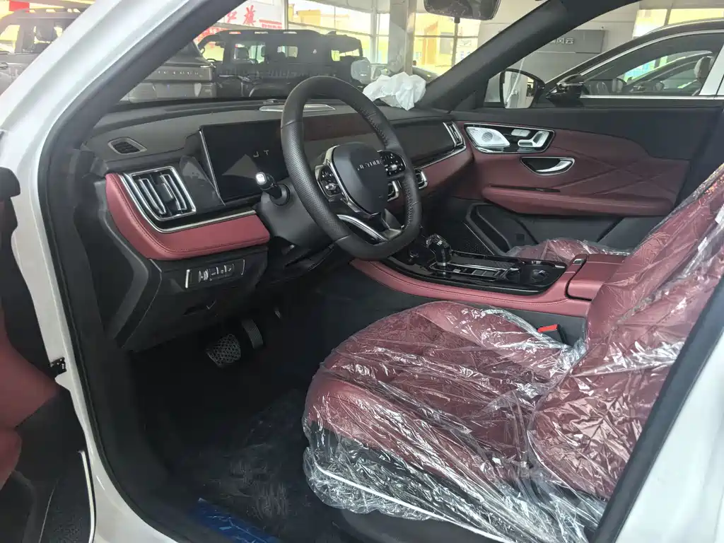 JETOUR X70 PLUS 2025 1.5T Luxury 7 мест