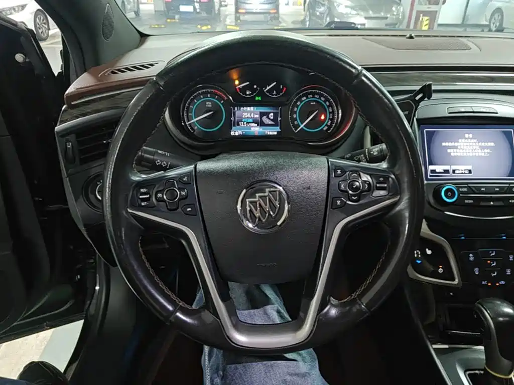 Buick LaCrosse — миниатюра 11