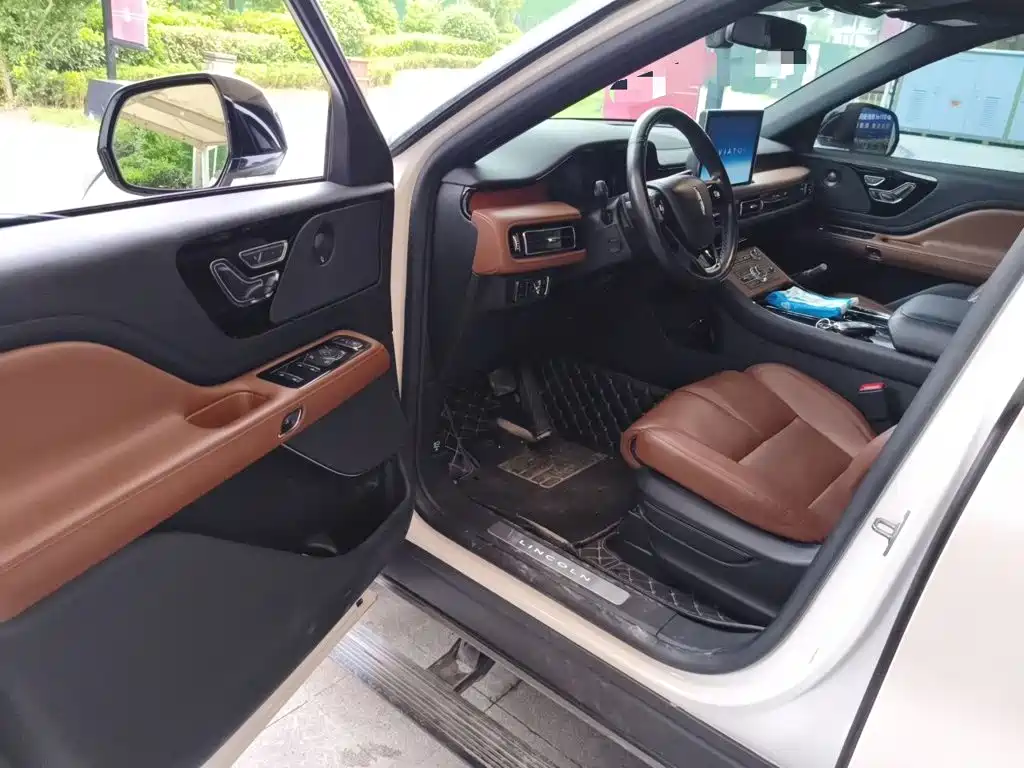 Lincoln Aviator — миниатюра 12