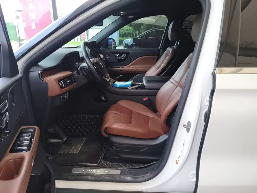 Lincoln Aviator — миниатюра 11