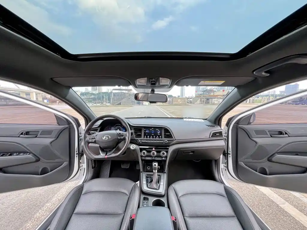 Hyundai Elantra — миниатюра 8
