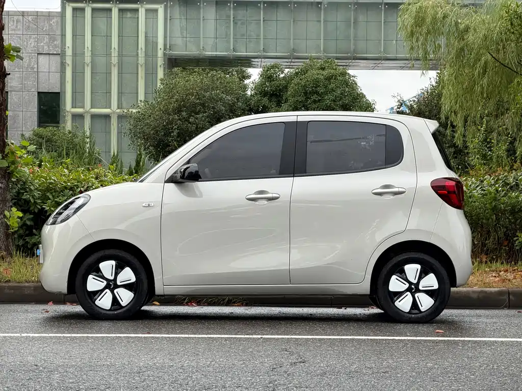 Wuling MINIEV — миниатюра 4
