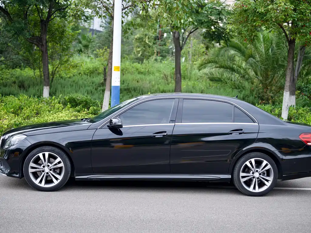Mercedes-Benz E-Class — миниатюра 4