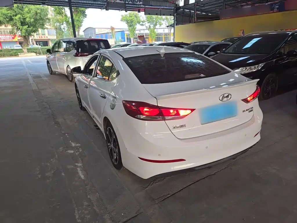Hyundai Elantra — миниатюра 5