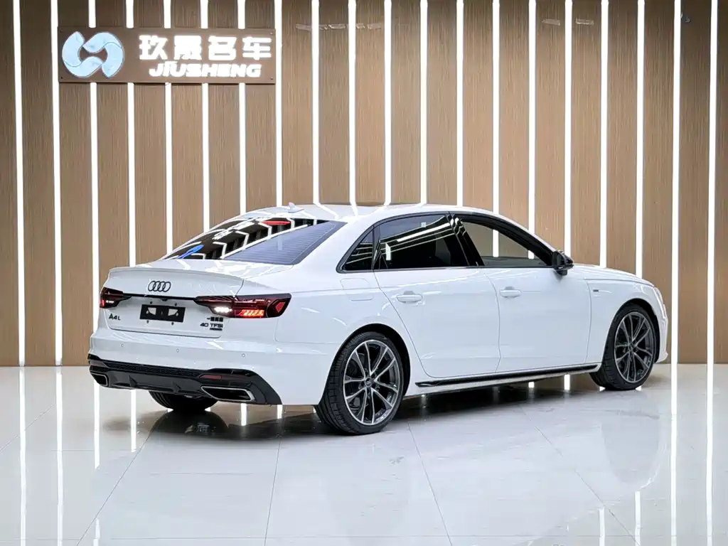 Audi A4L 2023 — фото 16