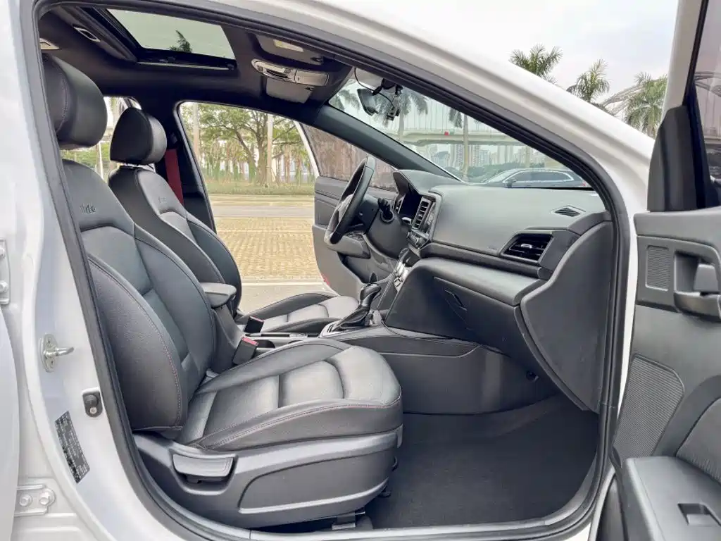 Hyundai Elantra — миниатюра 12