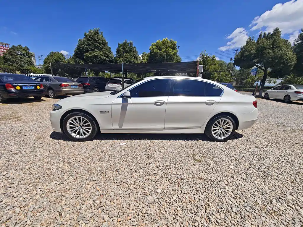 BMW 5 Series — миниатюра 3