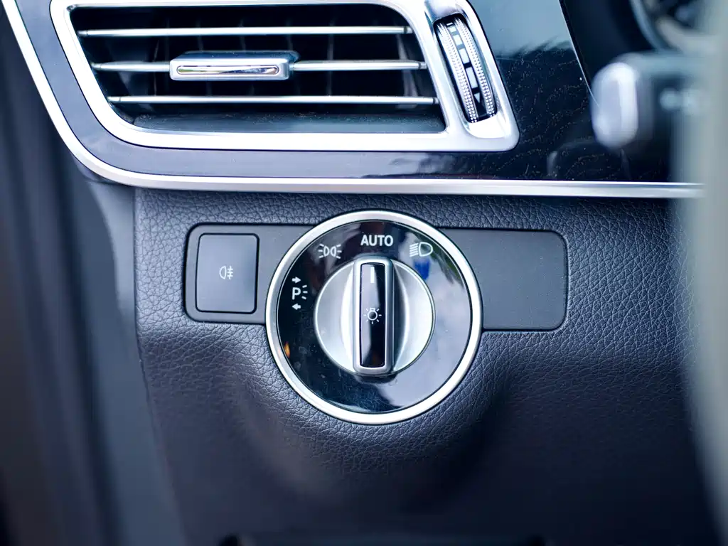 Mercedes-Benz E-Class — миниатюра 6