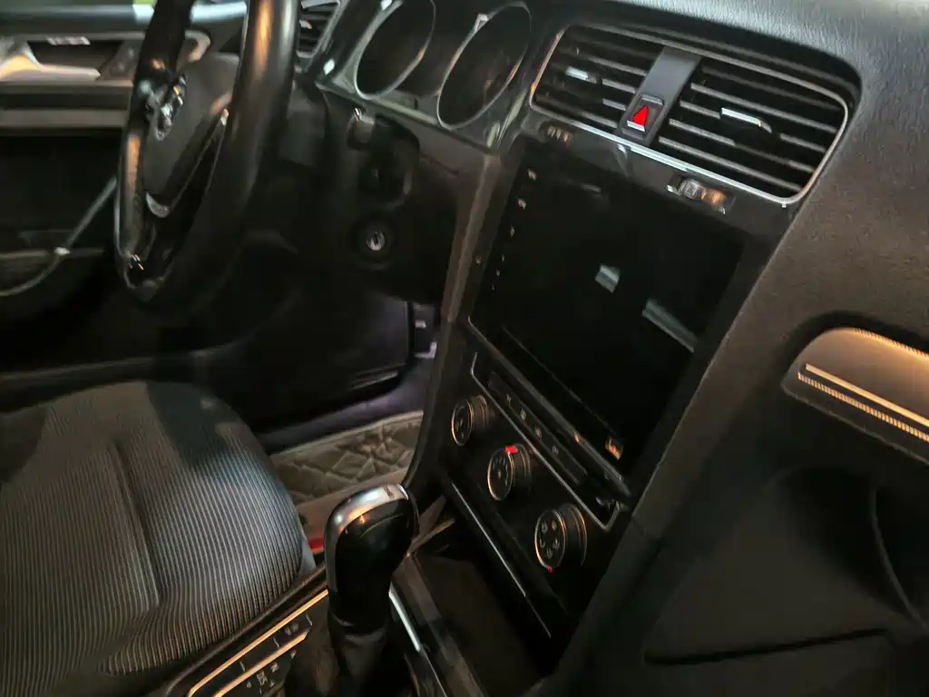 Volkswagen Golf — миниатюра 13