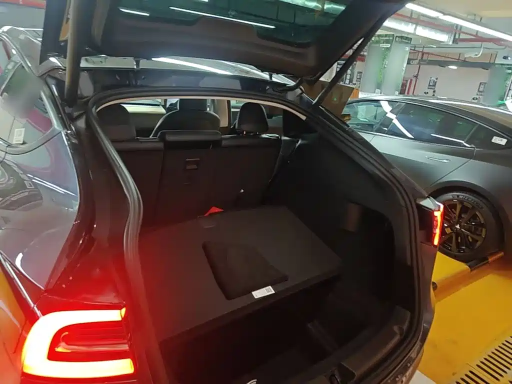 Tesla Model Y — миниатюра 19