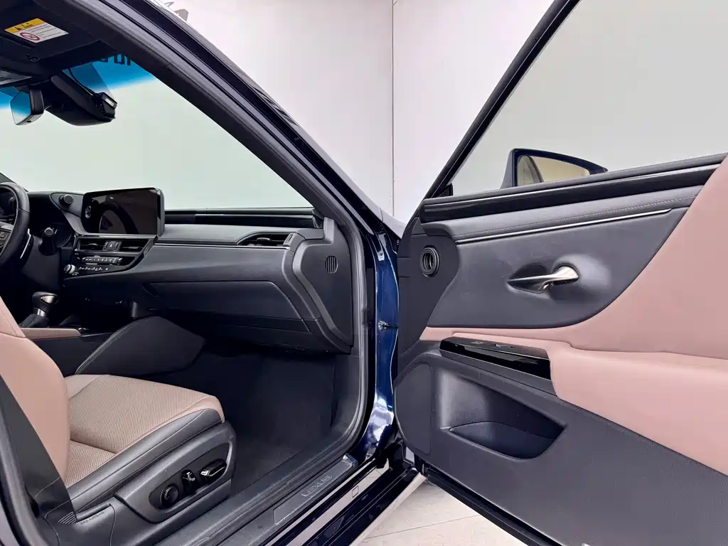 Lexus ES — миниатюра 12