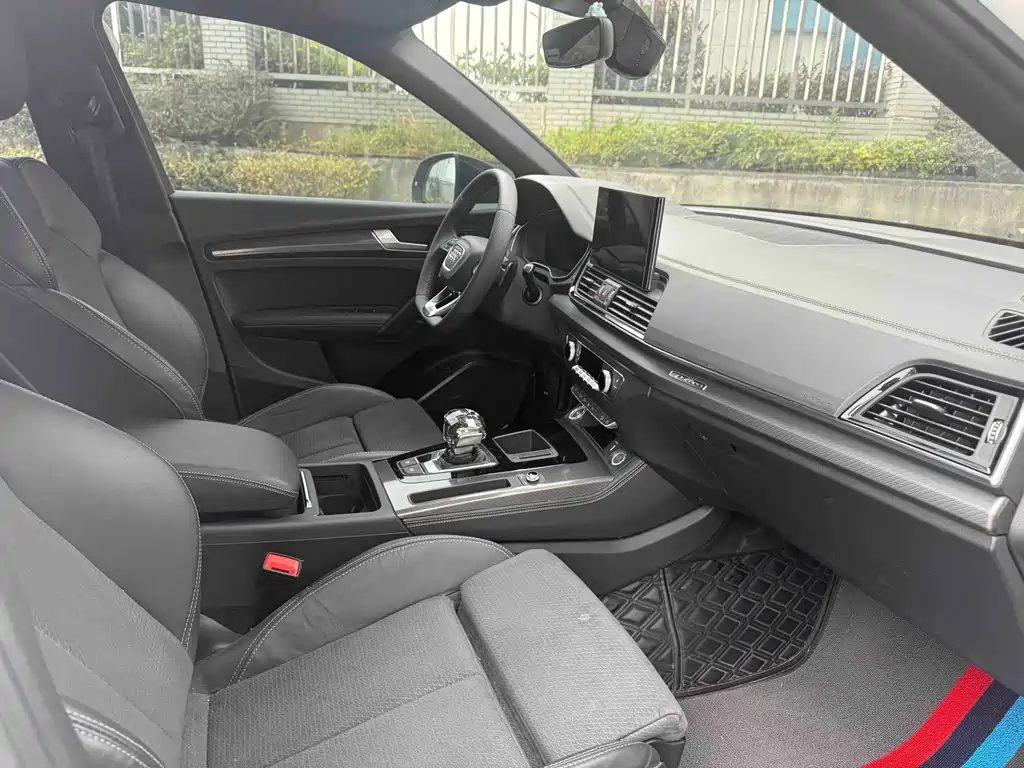 Audi Q5L Sportback — миниатюра 10