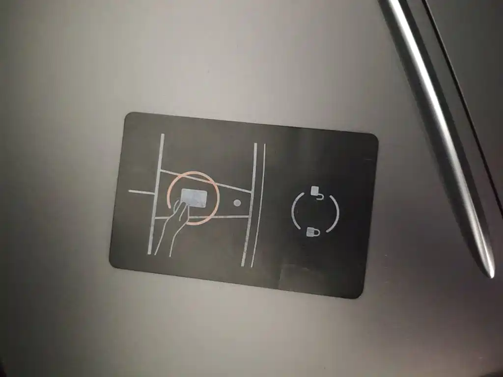 Tesla Model 3 — миниатюра 9
