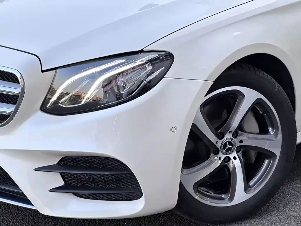 Mercedes-Benz E-Class — миниатюра 12