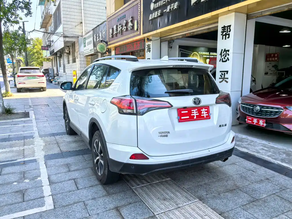Toyota RAV4 — миниатюра 5