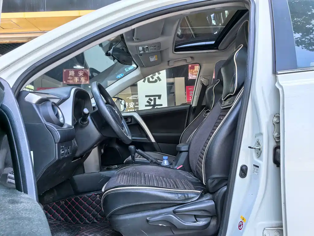 Toyota RAV4 — миниатюра 10